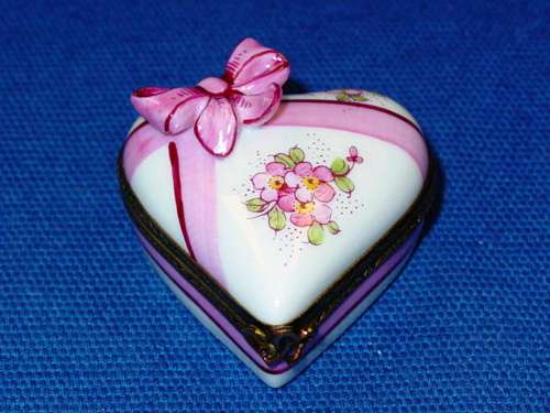 PINK & WHITE HEART PINK BOW